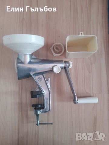 Машинка за мелене на домати и изстискване на доматен сок без семки