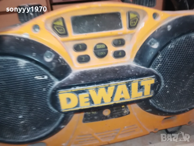 СТРОИТЕЛНО РАДИО DEWALT-220В 2209251133, снимка 4 - Радиокасетофони, транзистори - 51793030