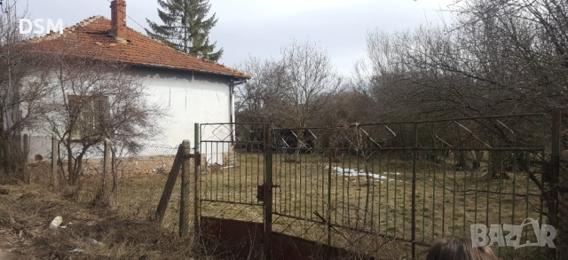 Продавам Къща с Двор/1500кв.м/ в с.Василовци обл.Софийска