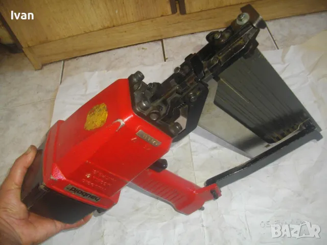 HAUBOLD PN91120 СТРОИТЕЛЕН ПНЕВМАТИЧЕН ТАКЕР за скоби 65-120мм Промишлен Индустриален Немски ОТЛИЧЕН