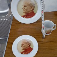 Порцеланови чинии и чаши с лика на Папа Йоан Павел втори , снимка 1 - Колекции - 39294491