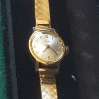 Швейцарски дамски часовник ENICAR, снимка 1 - Дамски - 44417543