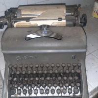 Пишеща машина, снимка 1 - Антикварни и старинни предмети - 44533518