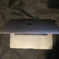 15" 6-core i7 MacBook Pro А1990 Touch/Mid-2018/-i7/16GB RAM/512GB SSD, снимка 5 - Лаптопи за работа - 44781301