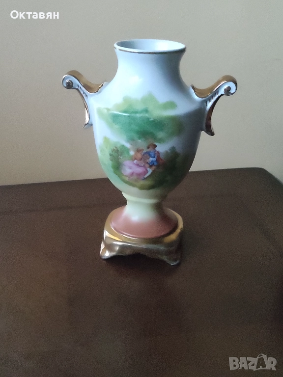 Порцеланова ваза , снимка 1