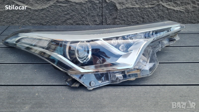 Фар Toyota CH-R 16-19г десен , снимка 1