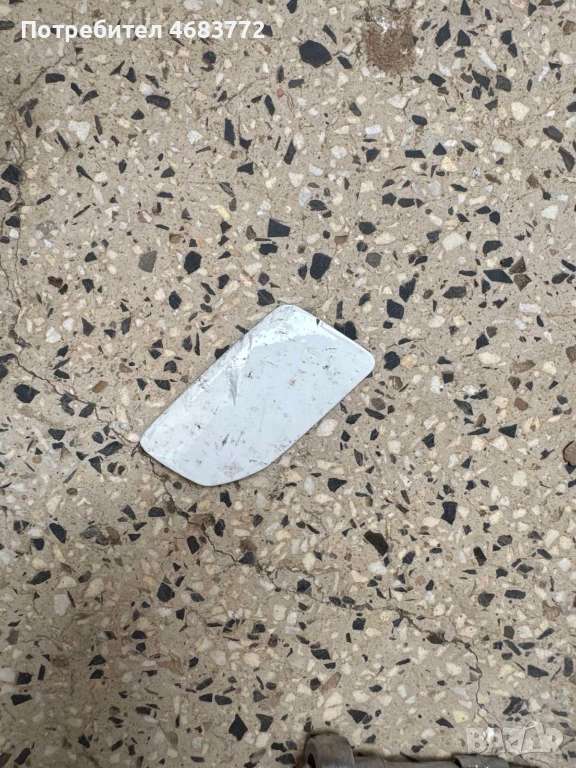 Дясна външна капачка на миялката на десен фар на Range Rover Evoque само за 30лв. GJ32-13W-023-B, снимка 1