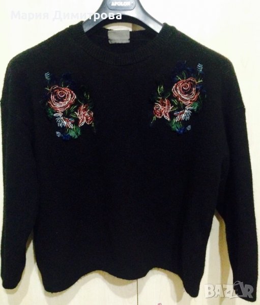 Пуловер с бродирани рози, снимка 1