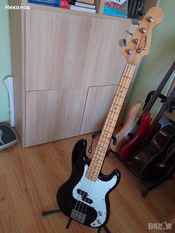 Бас китара Westfield , снимка 1