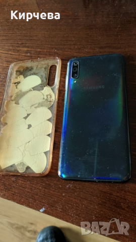 Samsung A 50 перфектна батерия и процесор гръб и части вътре,счупен дисплей и едната камера