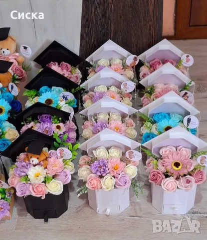 Предлагам ви букети шапка със сапунени цветя за абитуриенти/абсолвенти.               