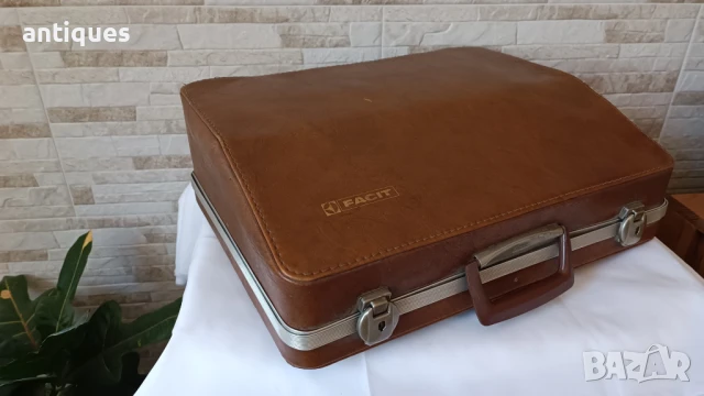 Стара пишеща машина FACIT 1620 - Made in Sweden - 1968 година, снимка 10 - Антикварни и старинни предмети - 51335806