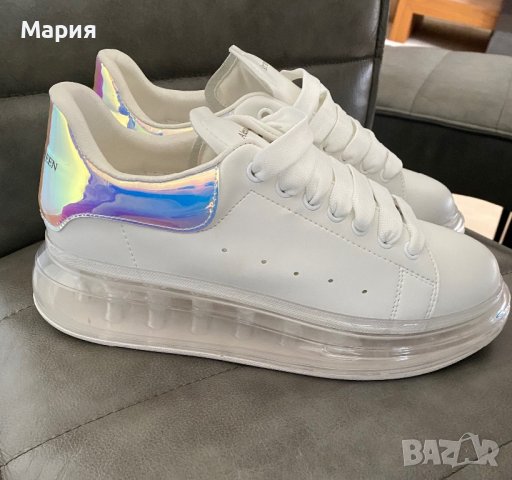 Чисто нови номер 40 луксозни бели обувки.  