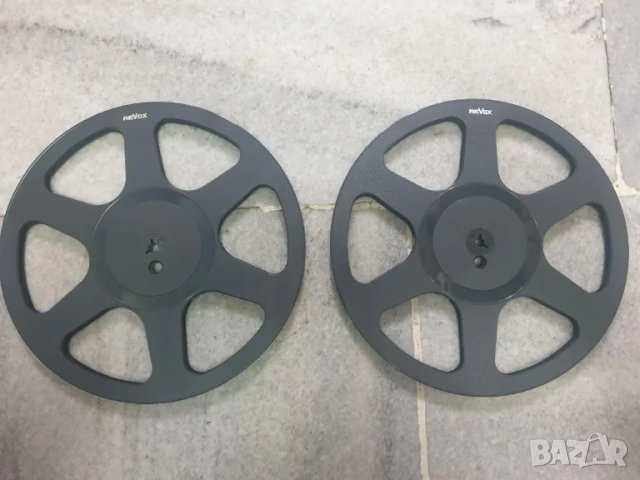 26,6см 10,5" пластмасови магнетофонни ролки Revox В много добро състояние. Комплекта за 80лв