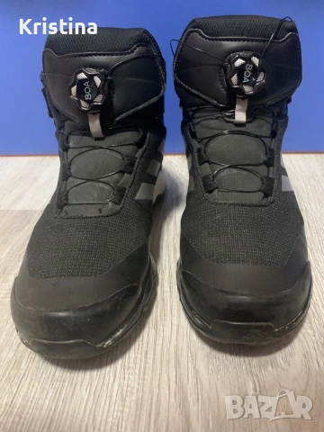 Оригинални боти Adidas terrex, снимка 4 - Детски боти и ботуши - 53696580