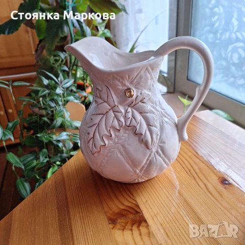 Керамична кана със златисти орнаменти