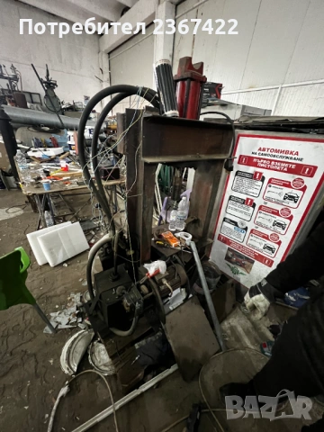 Индустриална хидравлична преса (H-тип), работеща