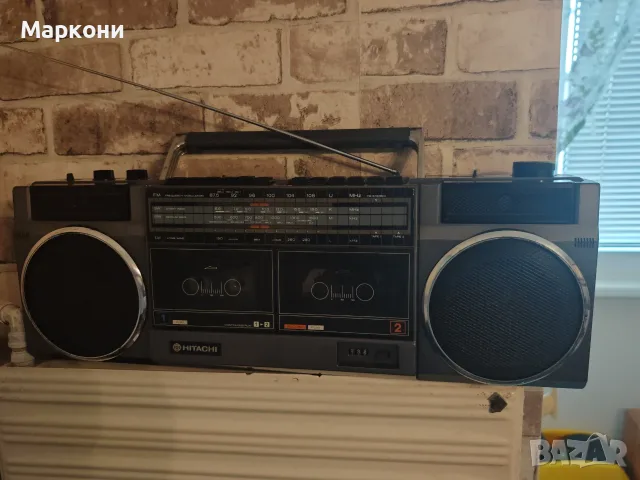 Продавам касетофон Hitachi 
