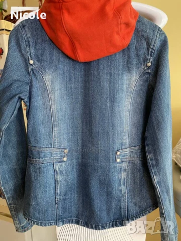 Дънково сако с памучна червена качулка, снимка 2 - Сака - 50863242