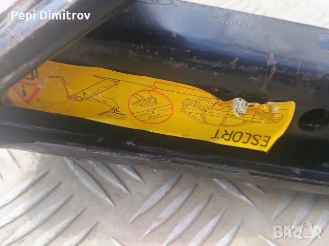 Оригинален крик + ключ за Volkswagen New Beetle Coupe (01.1998 - 09.2010),, снимка 5 - Части - 49820222