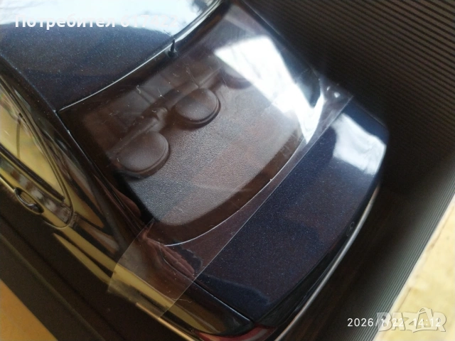 Метален модел на Mercedes Benz E-Klasse W211 E320 Kyosho, снимка 5 - Колекции - 53188656