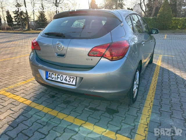 Opel Astra J, снимка 3 - Автомобили и джипове - 53784923