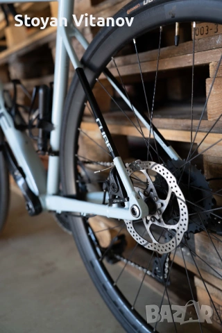 Шосеен велосипед CUBE Attain Pro 58, снимка 2 - Велосипеди - 53358345