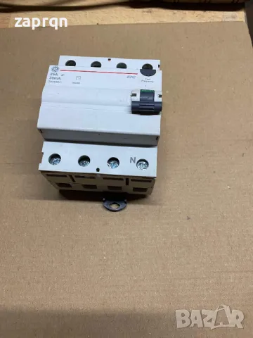 Трифазен четириполюсен автоматичен/деференциален предпазител със дефектно-токова защита 25 А 
