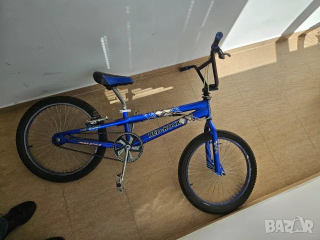 Детски велосипед, тип BMX, с пегове (pegs), подходящ за трикове
