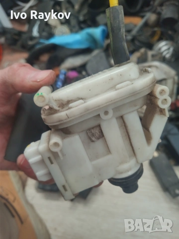 Моторче Централно Заключване за Volkswagen PASSAT , 357862153B, снимка 2 - Части - 53847142