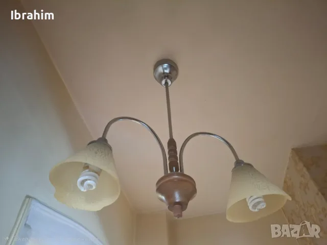 полилей с дървена розетка