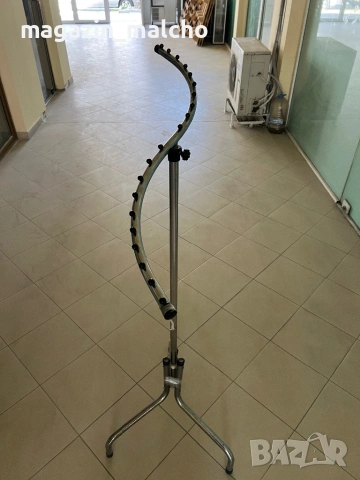 Метална закачалка за дрехи