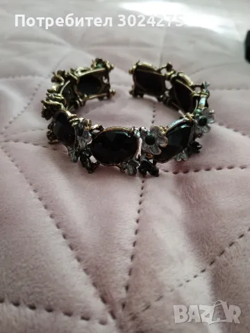 Масивни дамски гривни