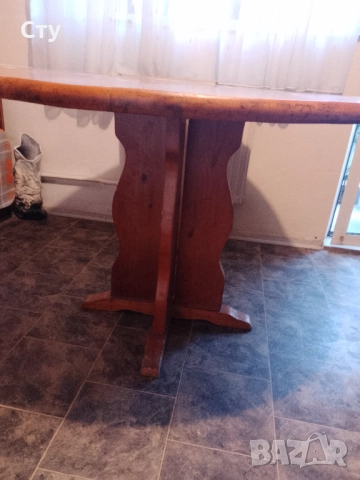 Масивна дървена маса 