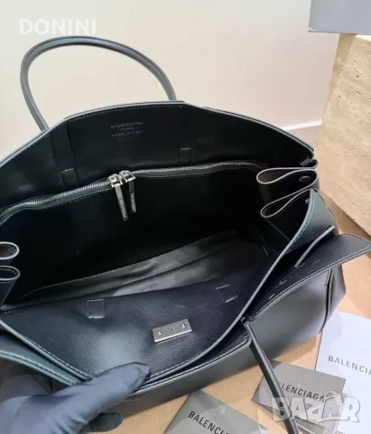 Balenciaga Дамска чанта, кожа, снимка 8 - Чанти - 56017935