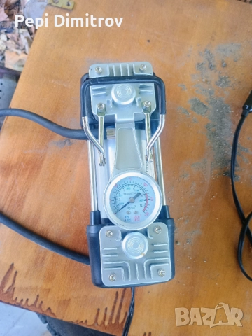 Компресор за помпане на гуми втомобил KRAWFTWORLD , снимка 5 - Части - 51706199