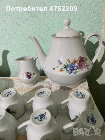 Винтидж порцеланови сервизи със златен кант – 2 комплекта – 60–70та година.