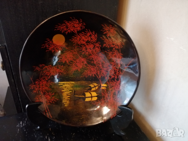 Декоративна японска чиния с поставка