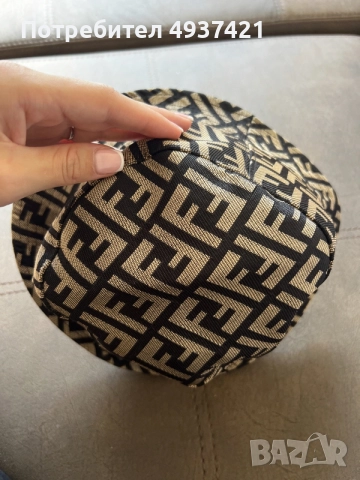 Женска шапка Fendi , снимка 5 - Шапки - 55955384
