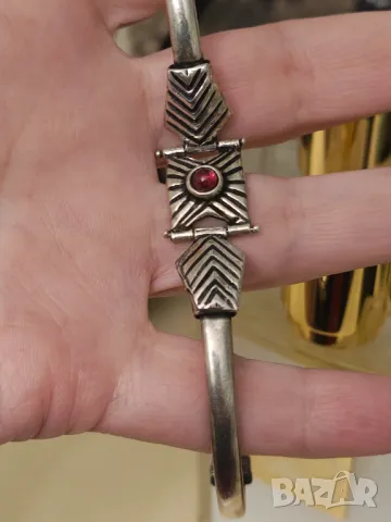 Авторска сребърна гривна с рубин кабошон, снимка 2 - Гривни - 40431424