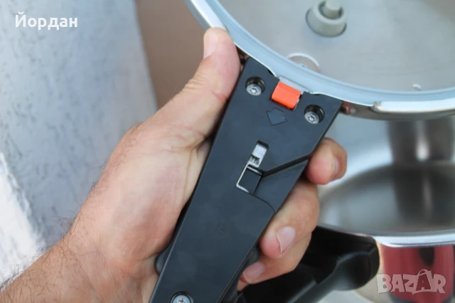 Немска тенджера под налягане ''WMF'' , снимка 10 - Съдове за готвене - 50584980