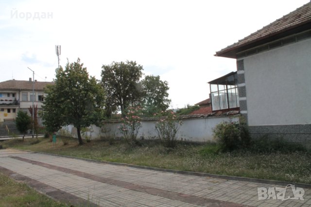 Двуетажна масивна къща  в центъра на село Драгижево, снимка 9 - Къщи - 42191805