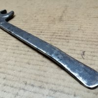 Стара Соц Щанга Комбинирана с Гаечен Ключ / 32 мм / 0,4 кг / 33 см. , снимка 2 - Други инструменти - 41512035