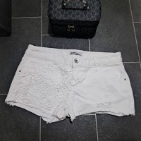 Къси бели дънкови панталонки , снимка 9 - Къси панталони и бермуди - 41314006