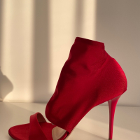 Елегантна червена обувка от стегната материя ( ликра) петата на обувките е подсилена. Тест и преглед, снимка 3 - Дамски обувки на ток - 36252177