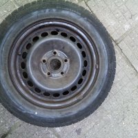 Зимни гуми с джанти за Vw 195/65/15 MOMO, снимка 2 - Гуми и джанти - 41308428