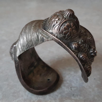 Огромна Възрожденска сребърна 1860 гривна рогатка запазена, снимка 4 - Антикварни и старинни предмети - 36500700