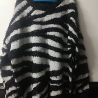 Зебров пуловер, снимка 1 - Блузи с дълъг ръкав и пуловери - 39415519