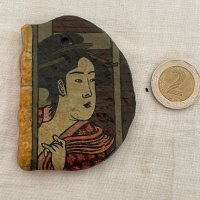 Япония, гейша рисувана върху камък, амулет., снимка 1 - Антикварни и старинни предмети - 41727787