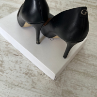 Черни кожени обувки Guess, снимка 4 - Дамски обувки на ток - 44584303